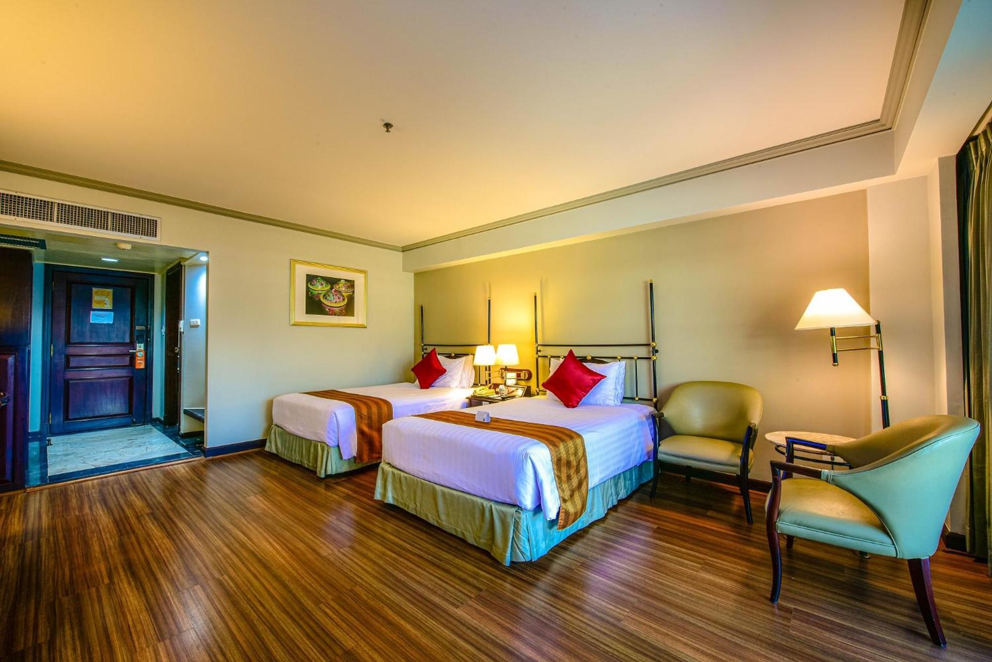 Patong Resort Hotel - Sha Extra Plus Exterior foto
