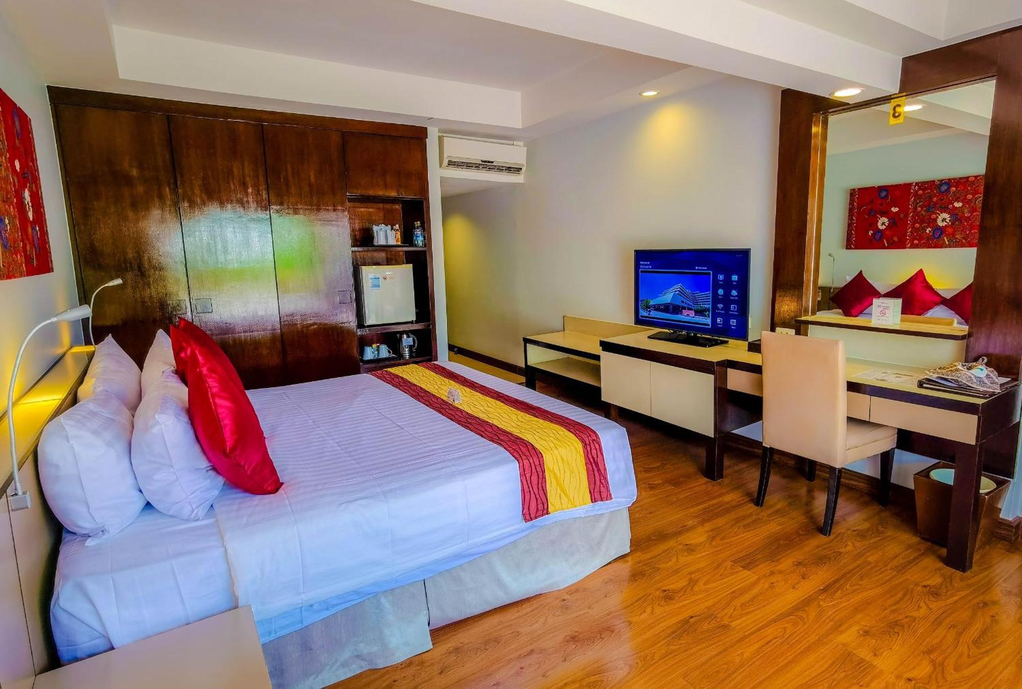 Patong Resort Hotel - Sha Extra Plus Exterior foto