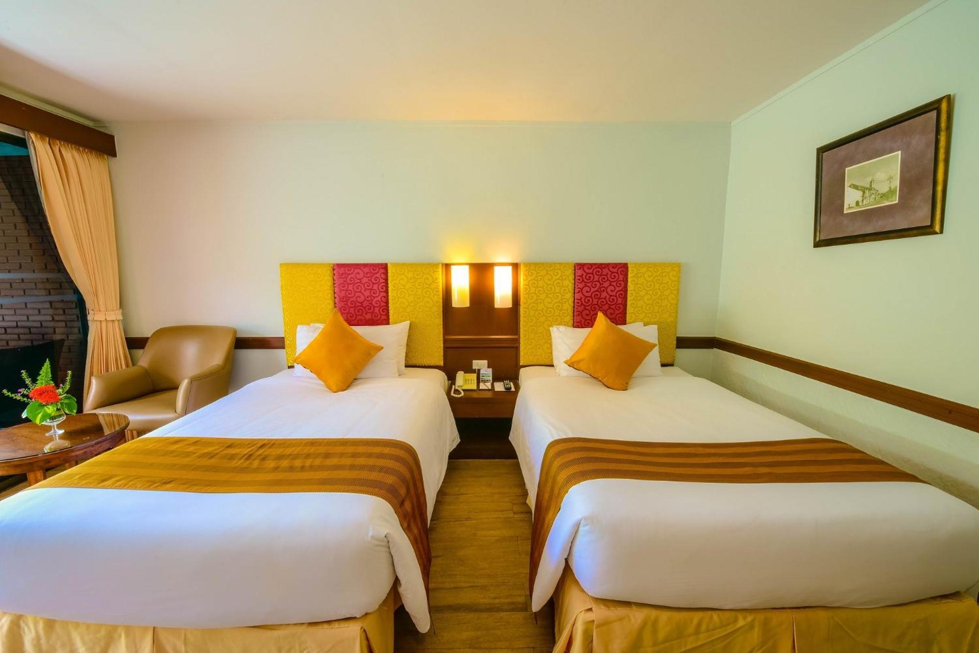 Patong Resort Hotel - Sha Extra Plus Exterior foto