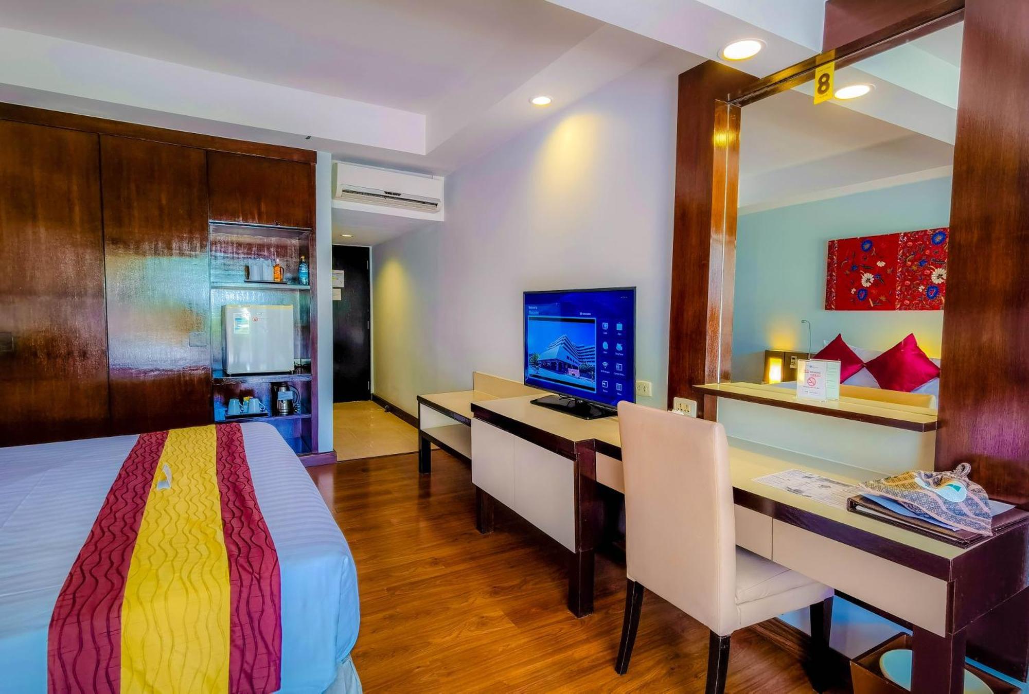 Patong Resort Hotel - Sha Extra Plus Exterior foto