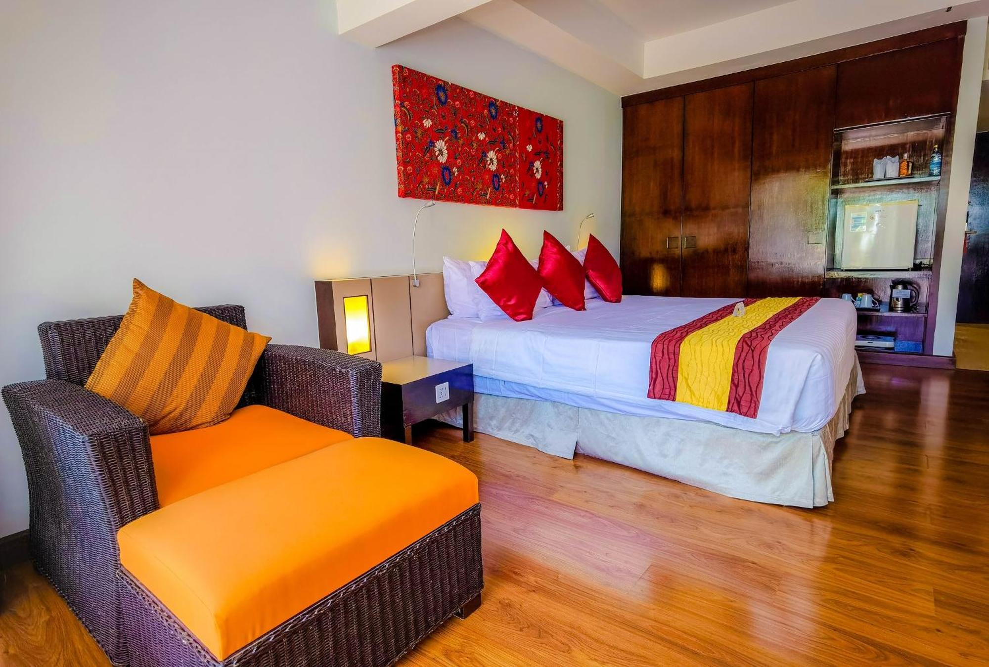 Patong Resort Hotel - Sha Extra Plus Exterior foto