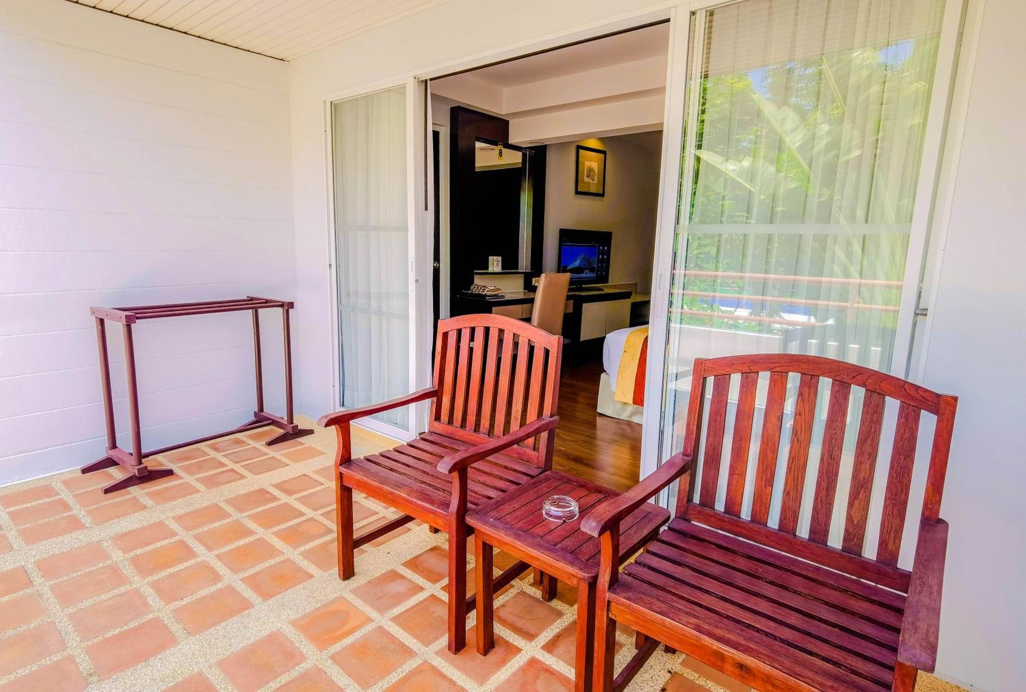 Patong Resort Hotel - Sha Extra Plus Exterior foto