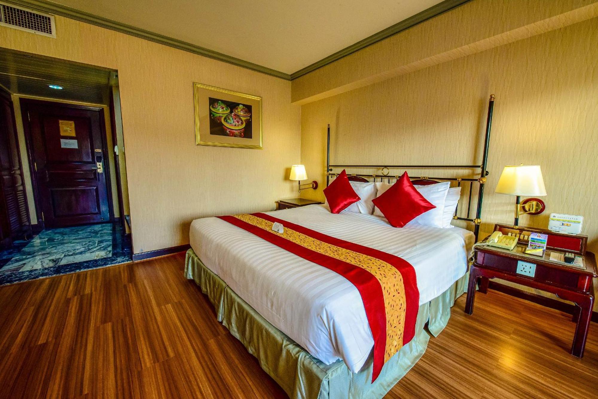 Patong Resort Hotel - Sha Extra Plus Exterior foto